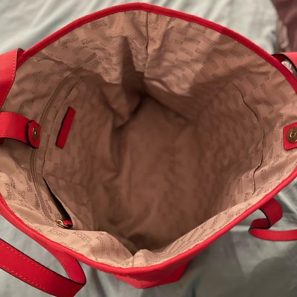 Orange/red Micheal kors bag.  Almost brand new, where 1-2 times. - Picture 4 of 5